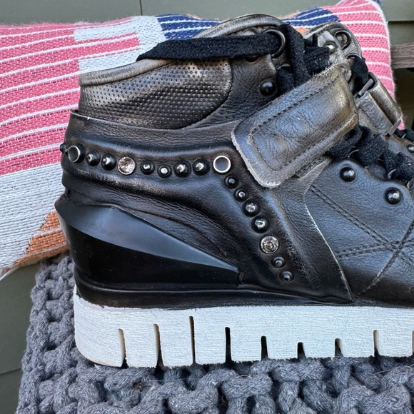 NEW AS98 37 DISTRESSED ICE DYNASTAR EMBELLISHED SNEAKERS best for 6.5-7 US. - Picture 3 of 6